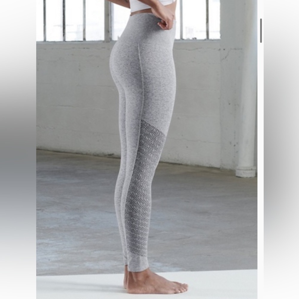 Fabletics Sync Seamless High-Waisted 7/8 Legging in Heather Grey